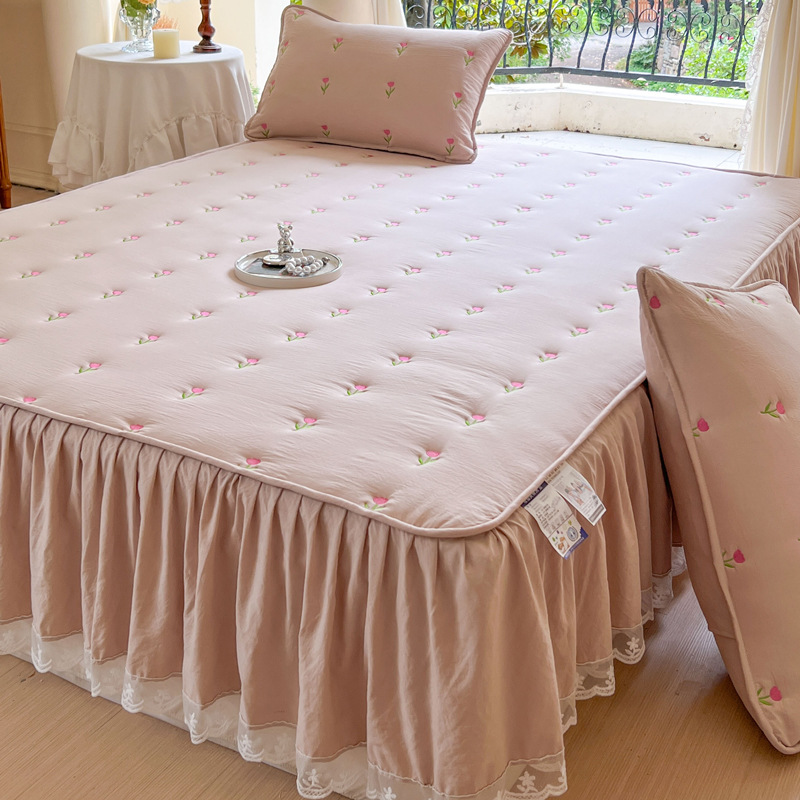 طقم تنورة سرير قطنية مبطنة سمي - مراجعة Embroidery Quilt Cover وسعره